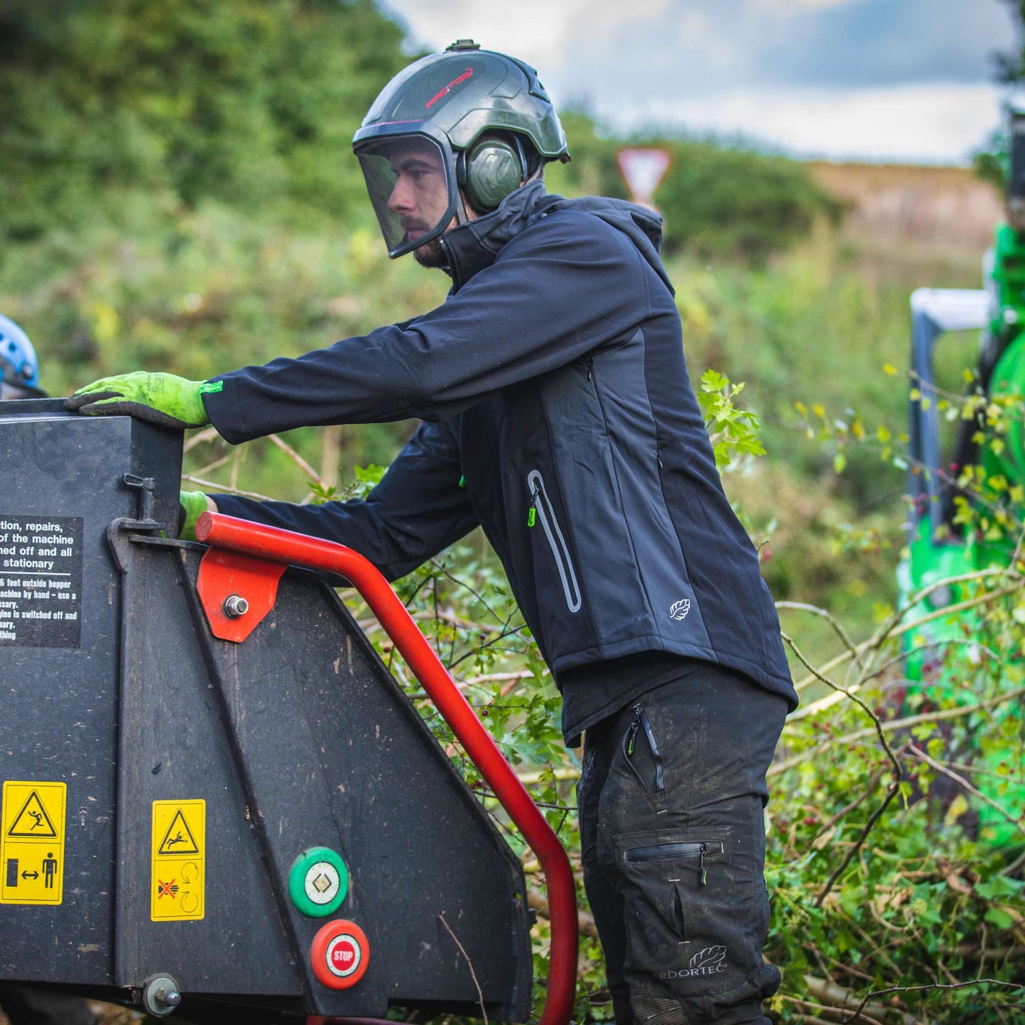 AT4500 Caiman BreatheDry Softshell Black - Arbortec Forestwear