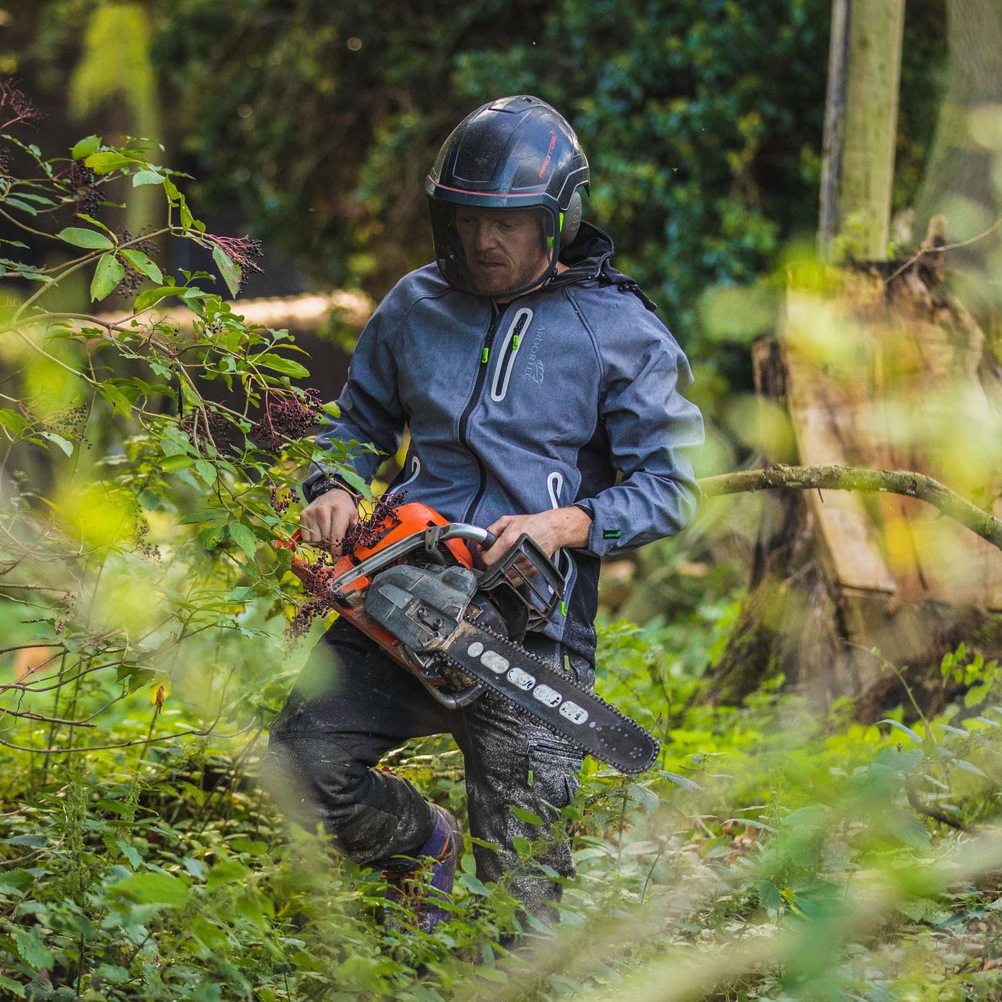 Caiman Breathedry Softshell - Grey in action